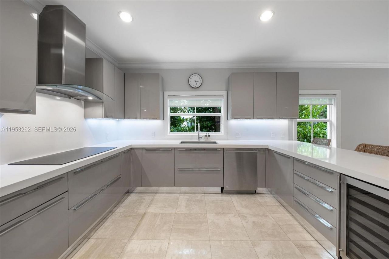 164 W Mashta Dr, Key Biscayne, FL 33149 Photo