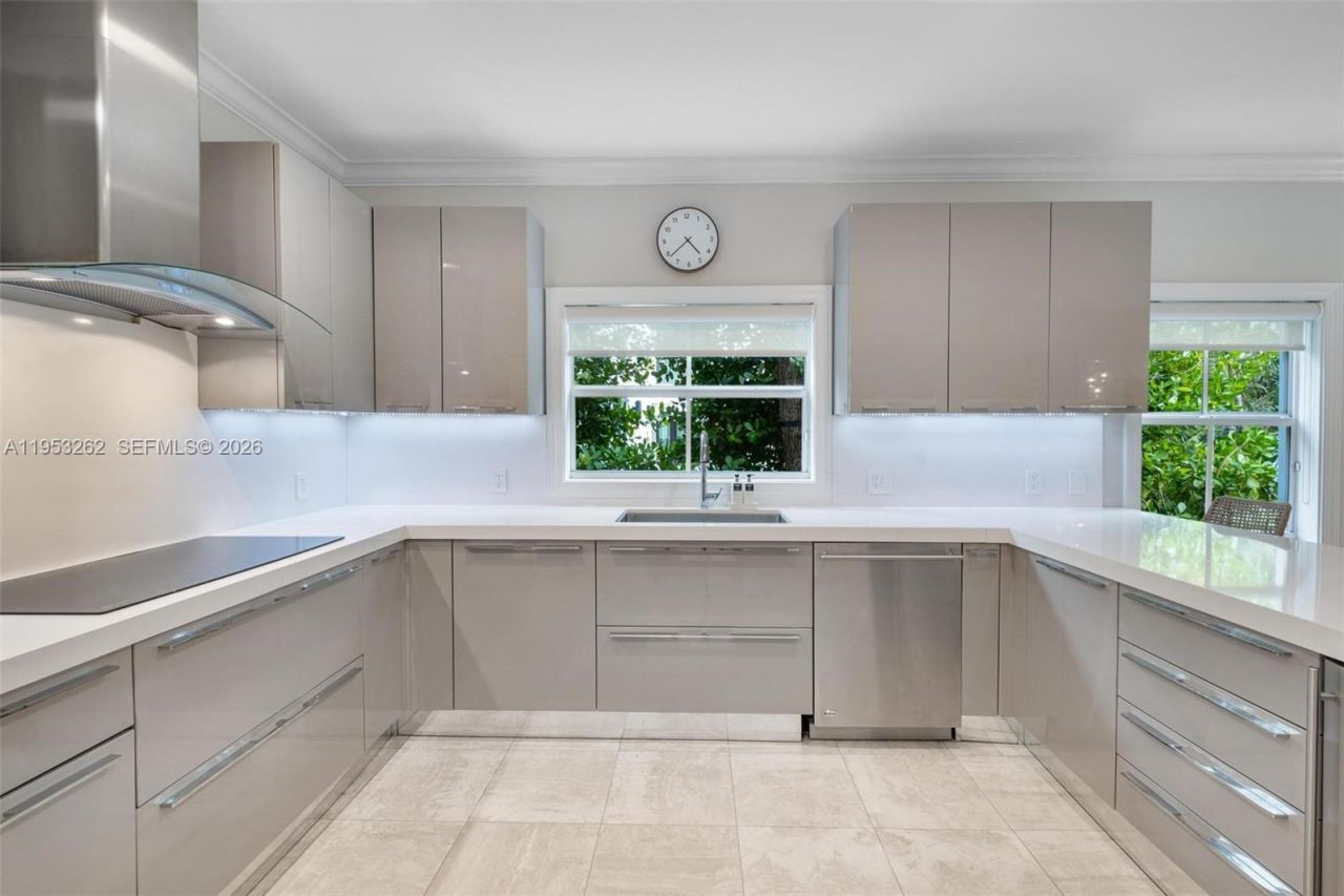 164 W Mashta Dr, Key Biscayne, FL 33149 Photo