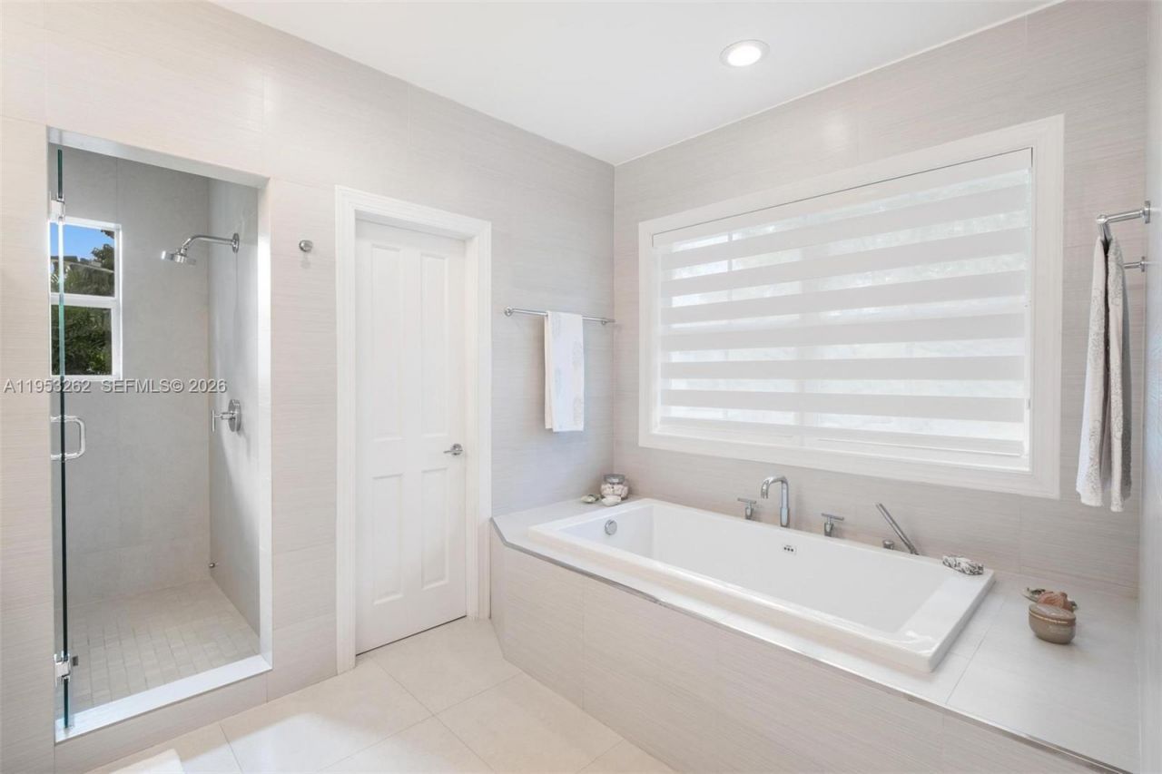 164 W Mashta Dr, Key Biscayne, FL 33149 Photo