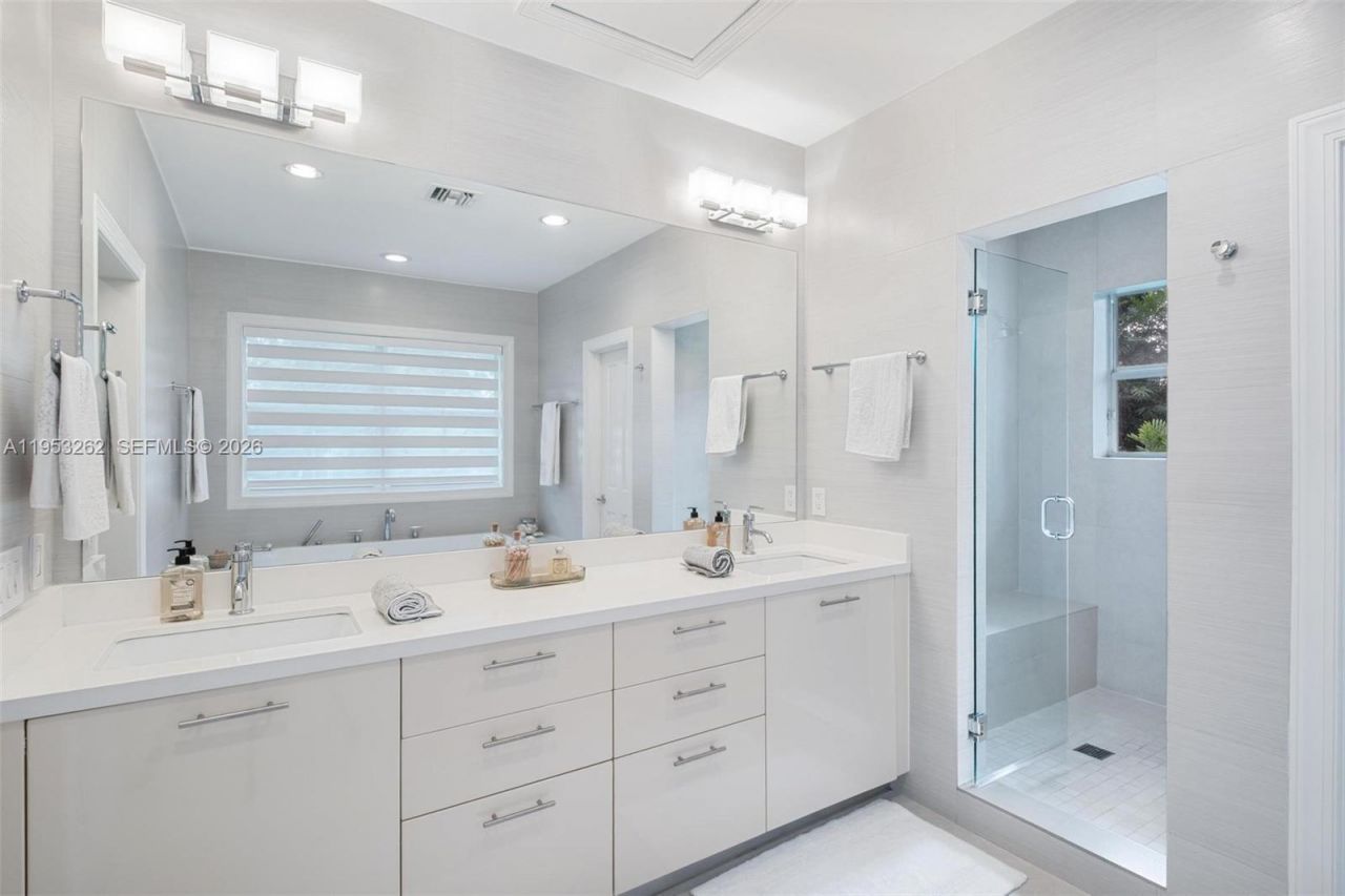 164 W Mashta Dr, Key Biscayne, FL 33149 Photo