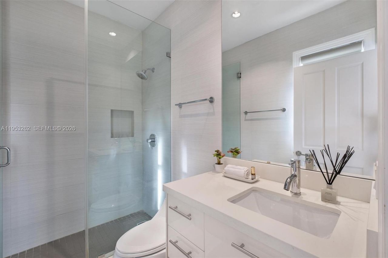 164 W Mashta Dr, Key Biscayne, FL 33149 Photo