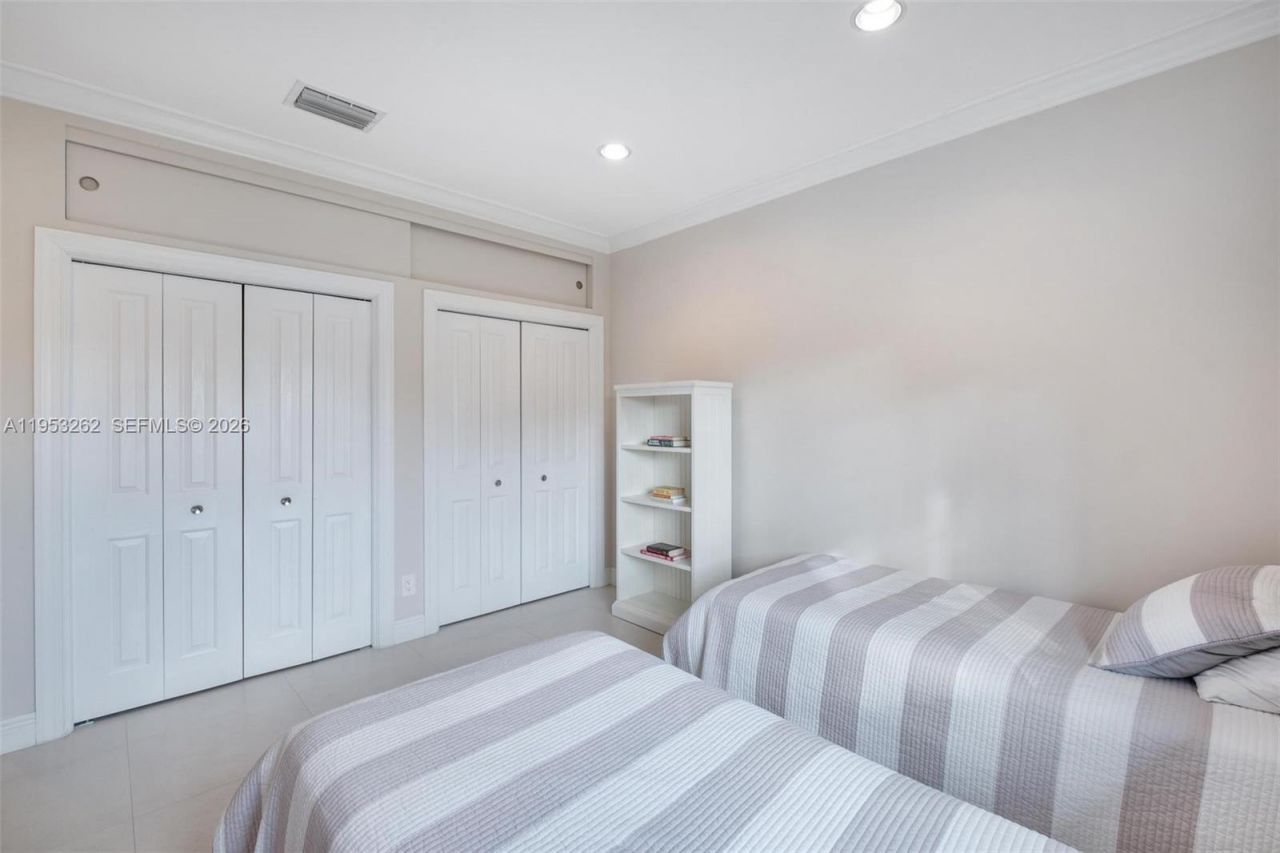 164 W Mashta Dr, Key Biscayne, FL 33149 Photo