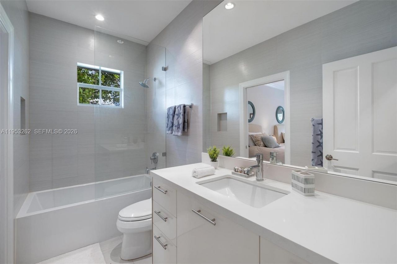 164 W Mashta Dr, Key Biscayne, FL 33149 Photo