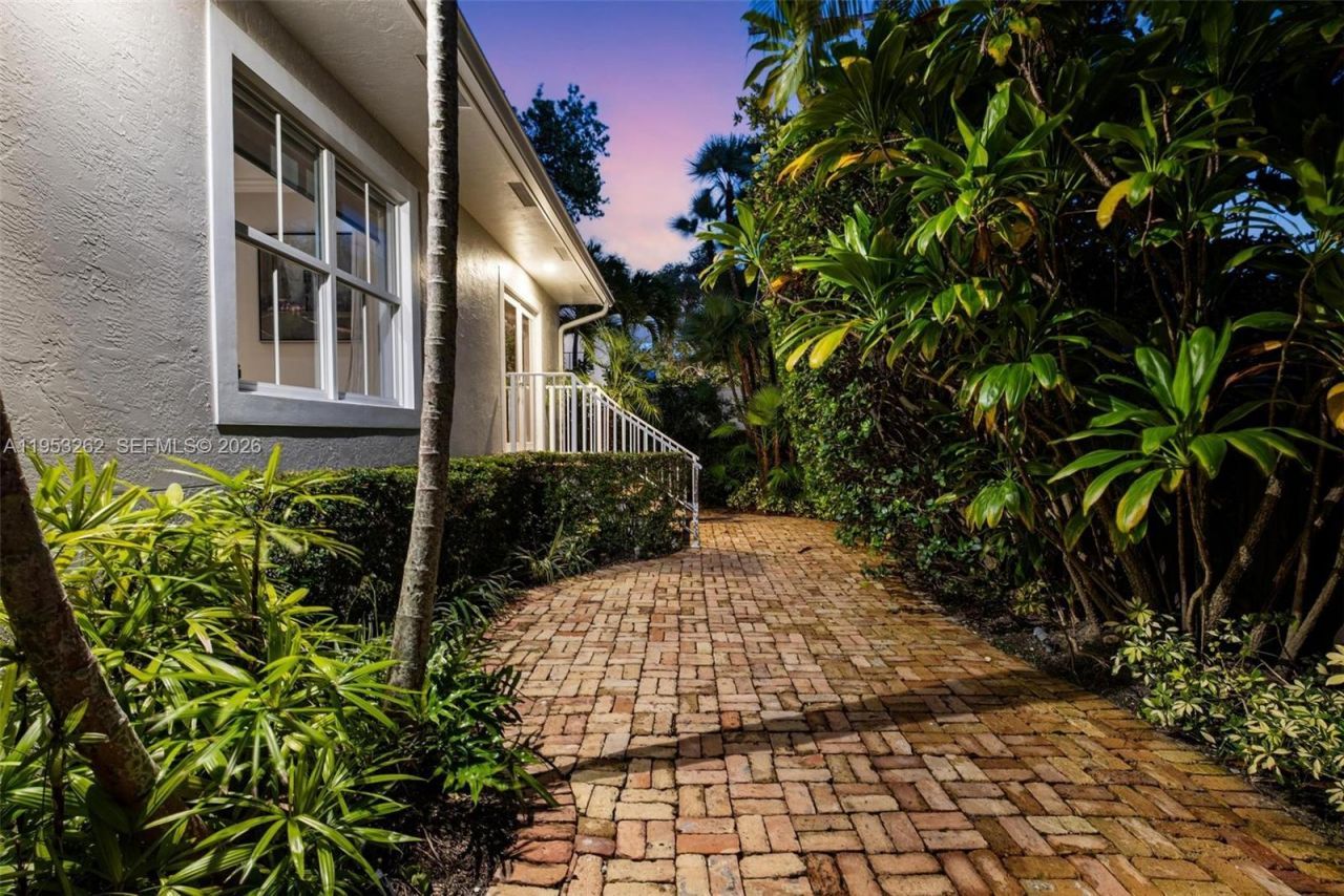 164 W Mashta Dr, Key Biscayne, FL 33149 Photo