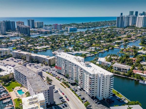 401 Golden Isles Dr, Unit 304, Hallandale Beach, FL 33009