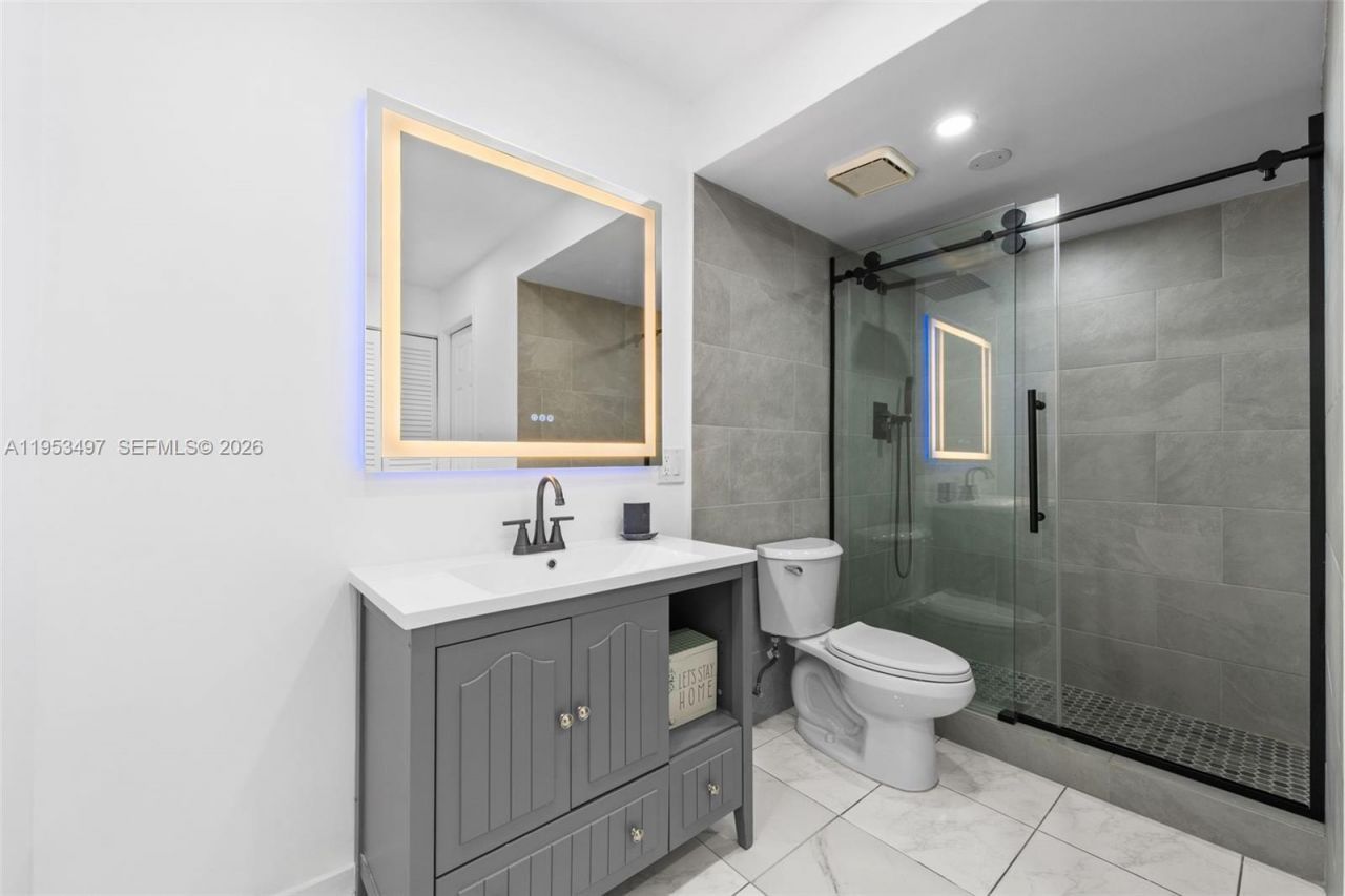 401 Golden Isles Dr, Unit 304, Hallandale Beach, FL 33009 Photo