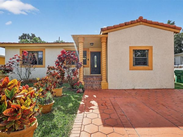 520 NE 111th St, Miami, FL 33161