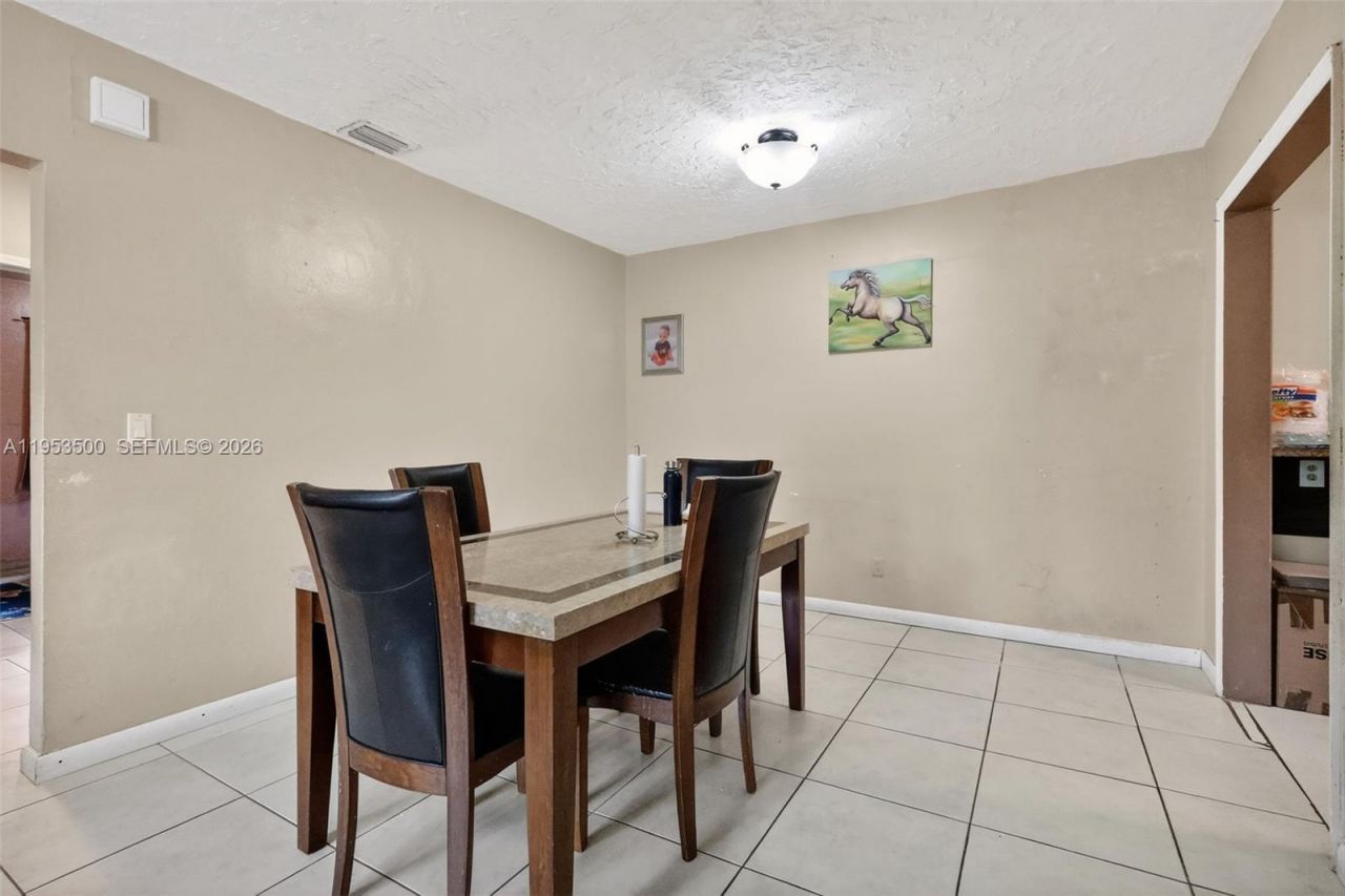 520 NE 111th St, Miami, FL 33161 Photo