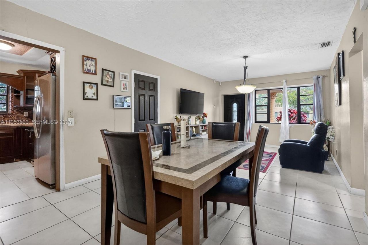 520 NE 111th St, Miami, FL 33161 Photo