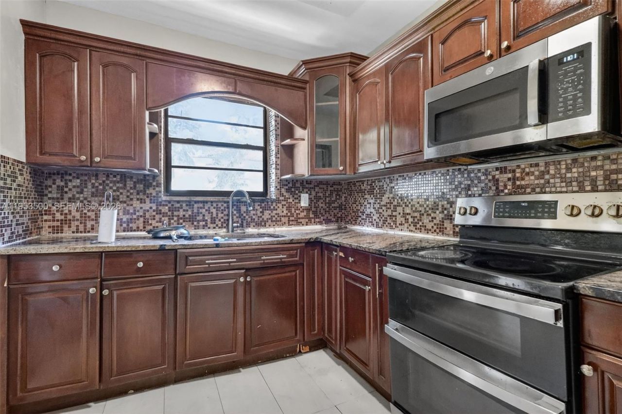 520 NE 111th St, Miami, FL 33161 Photo