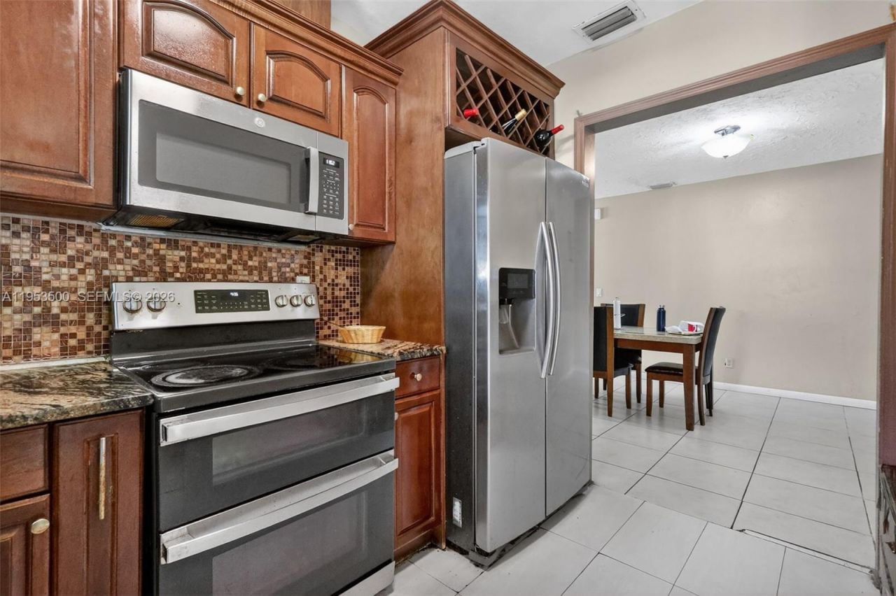 520 NE 111th St, Miami, FL 33161 Photo