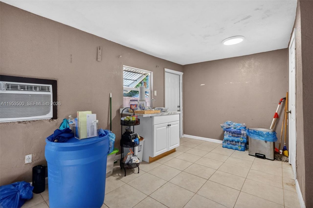 520 NE 111th St, Miami, FL 33161 Photo