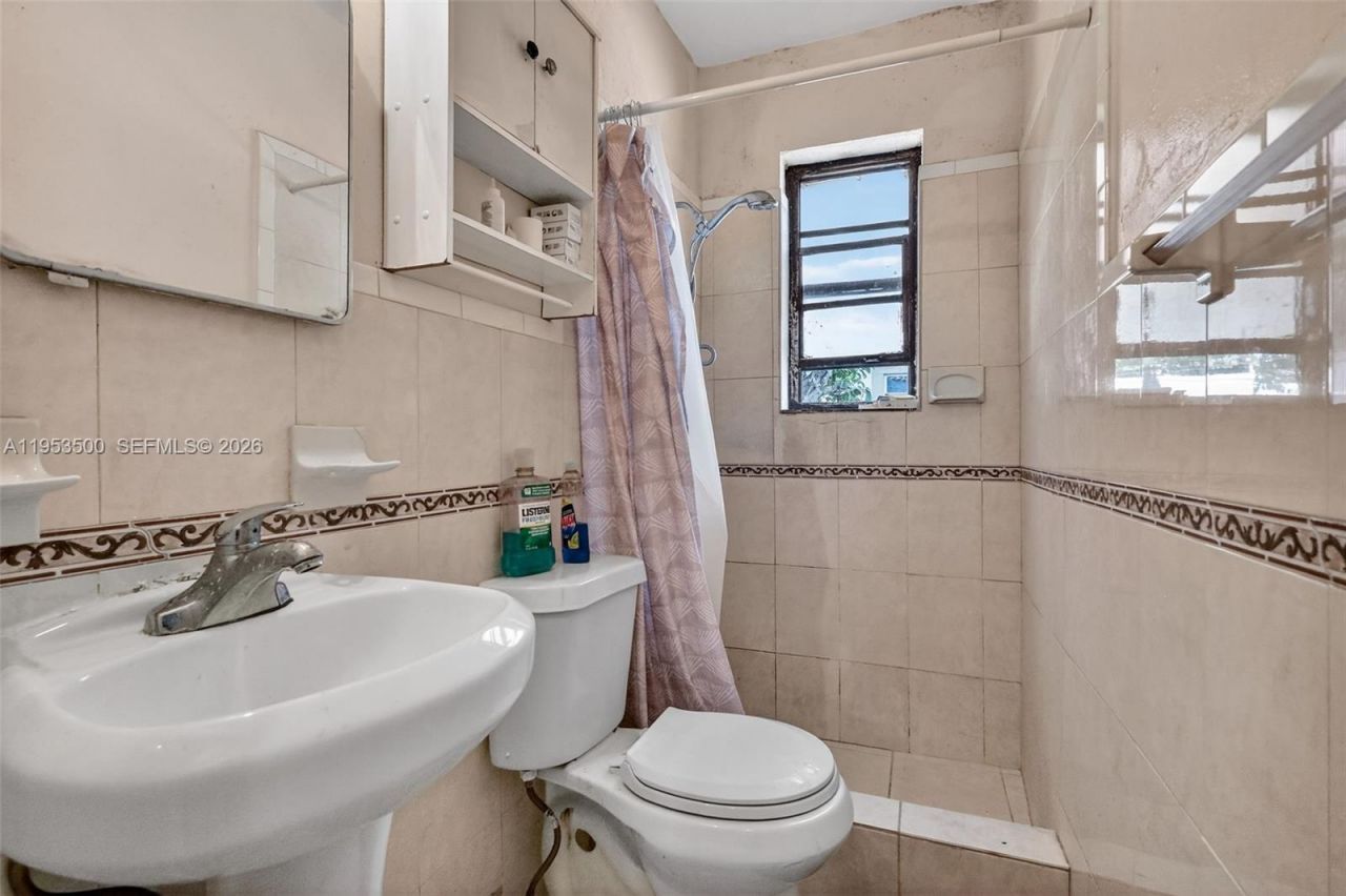 520 NE 111th St, Miami, FL 33161 Photo