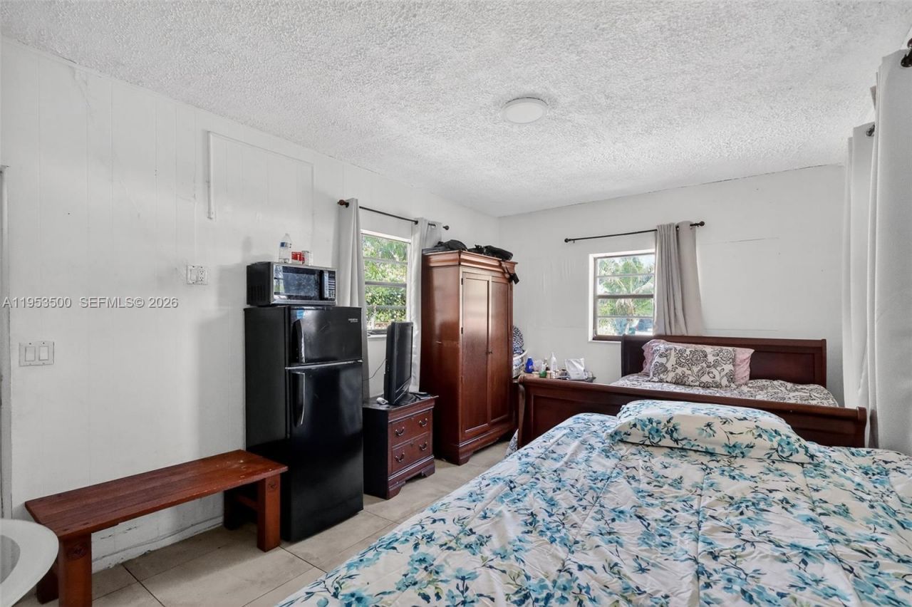 520 NE 111th St, Miami, FL 33161 Photo