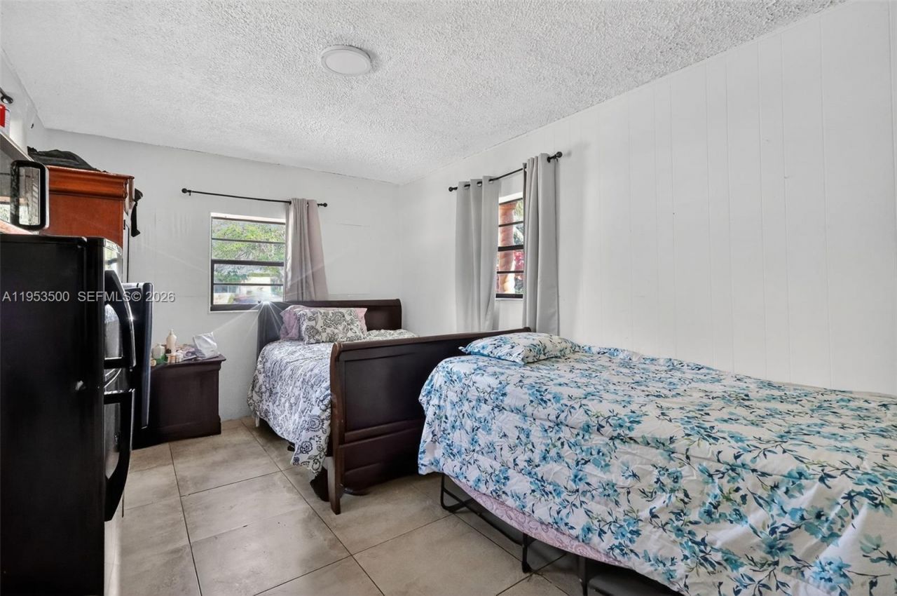 520 NE 111th St, Miami, FL 33161 Photo