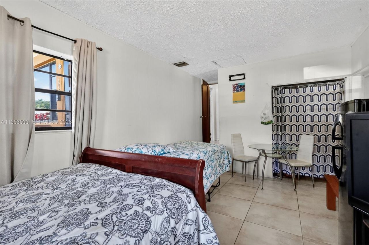 520 NE 111th St, Miami, FL 33161 Photo