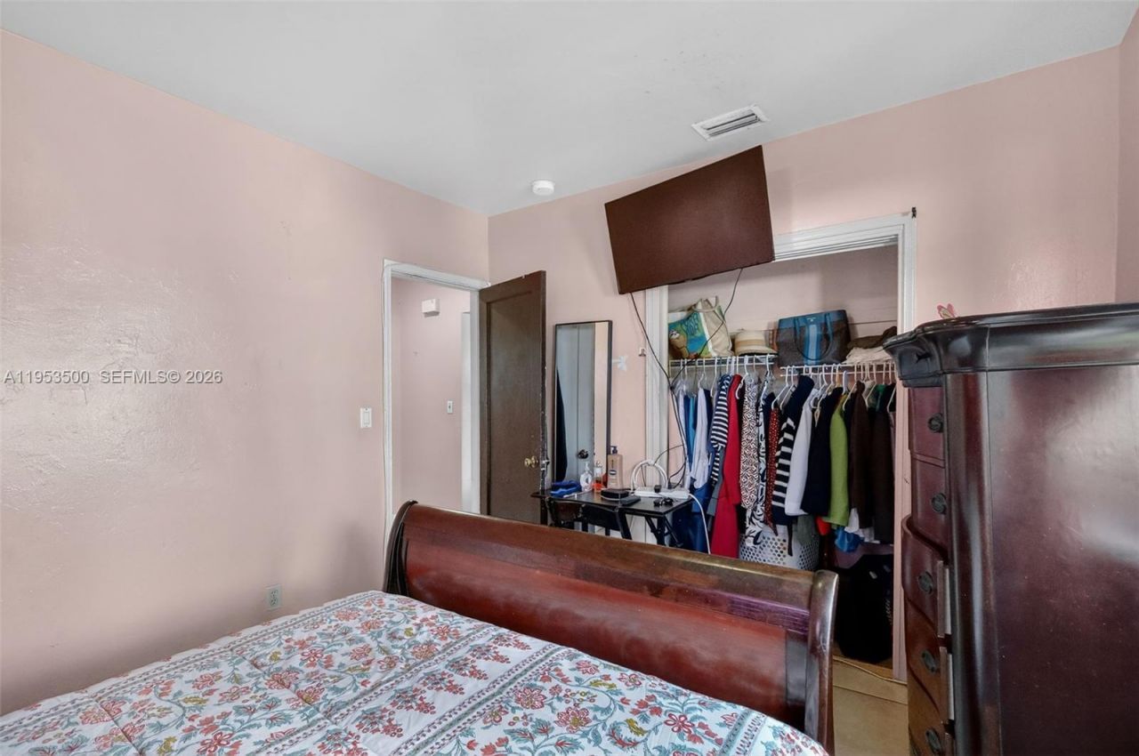 520 NE 111th St, Miami, FL 33161 Photo