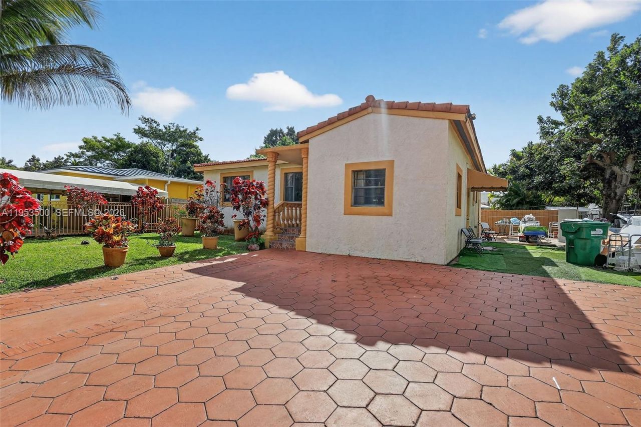 520 NE 111th St, Miami, FL 33161 Photo