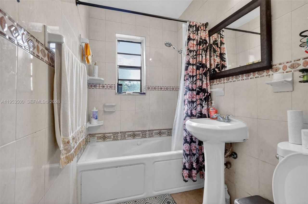 520 NE 111th St, Miami, FL 33161 Photo