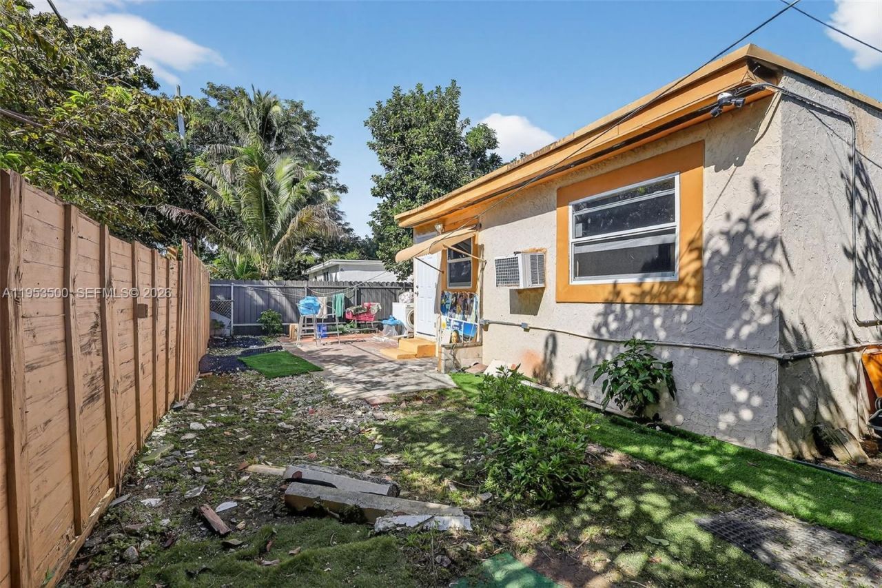 520 NE 111th St, Miami, FL 33161 Photo