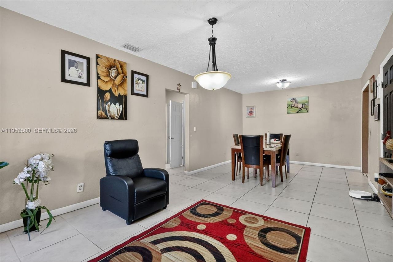 520 NE 111th St, Miami, FL 33161 Photo