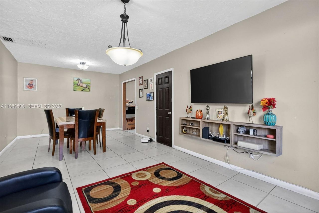 520 NE 111th St, Miami, FL 33161 Photo