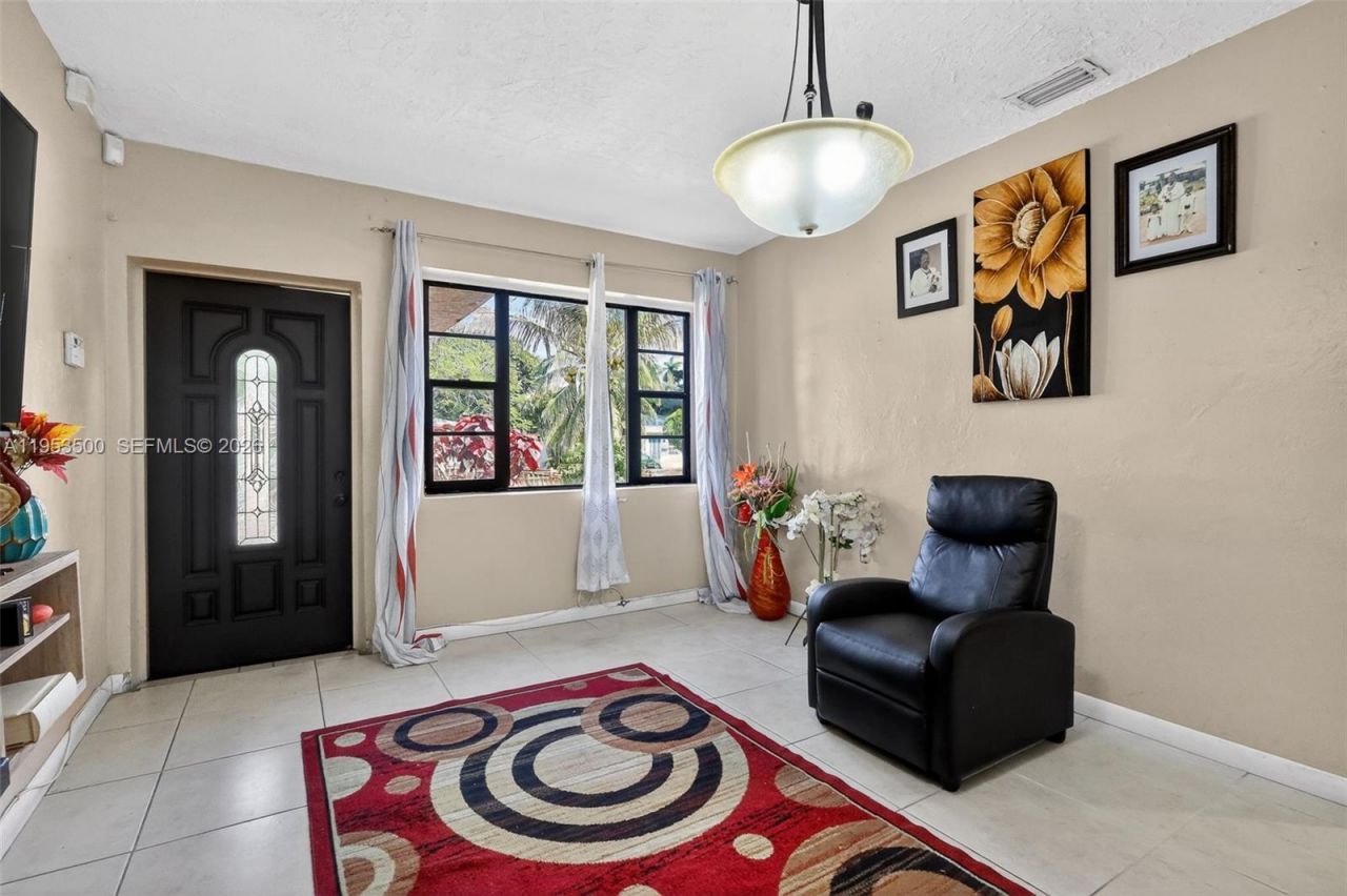 520 NE 111th St, Miami, FL 33161 Photo