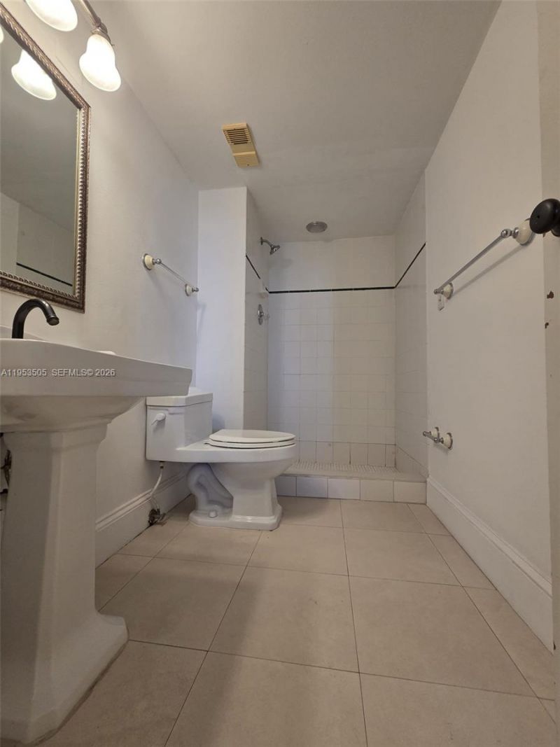 2401 Collins Ave, Unit 609, Miami Beach, FL 33140 Photo