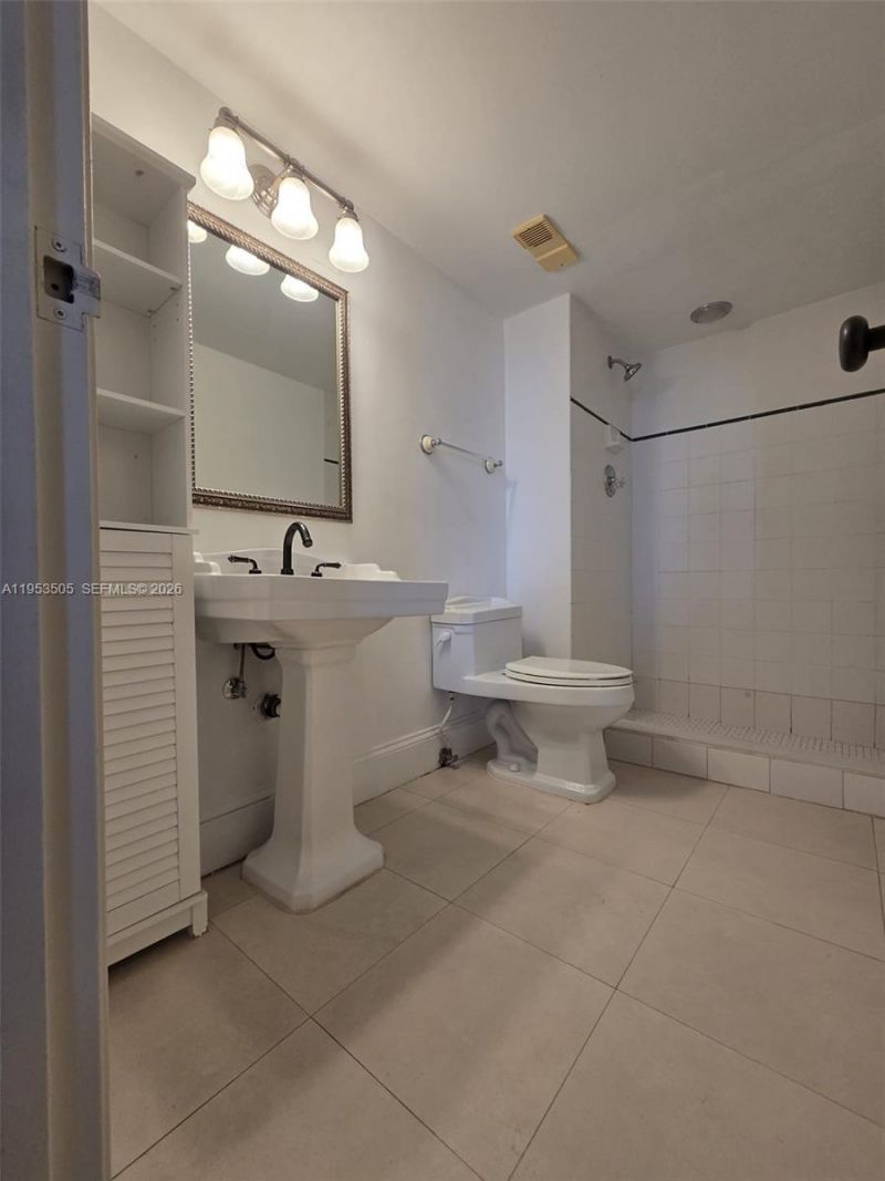 2401 Collins Ave, Unit 609, Miami Beach, FL 33140 Photo