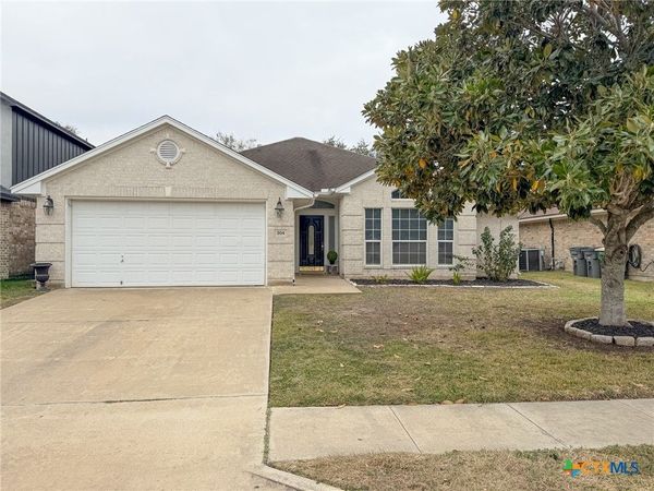 204 Windwood Lane, Victoria, TX 77904