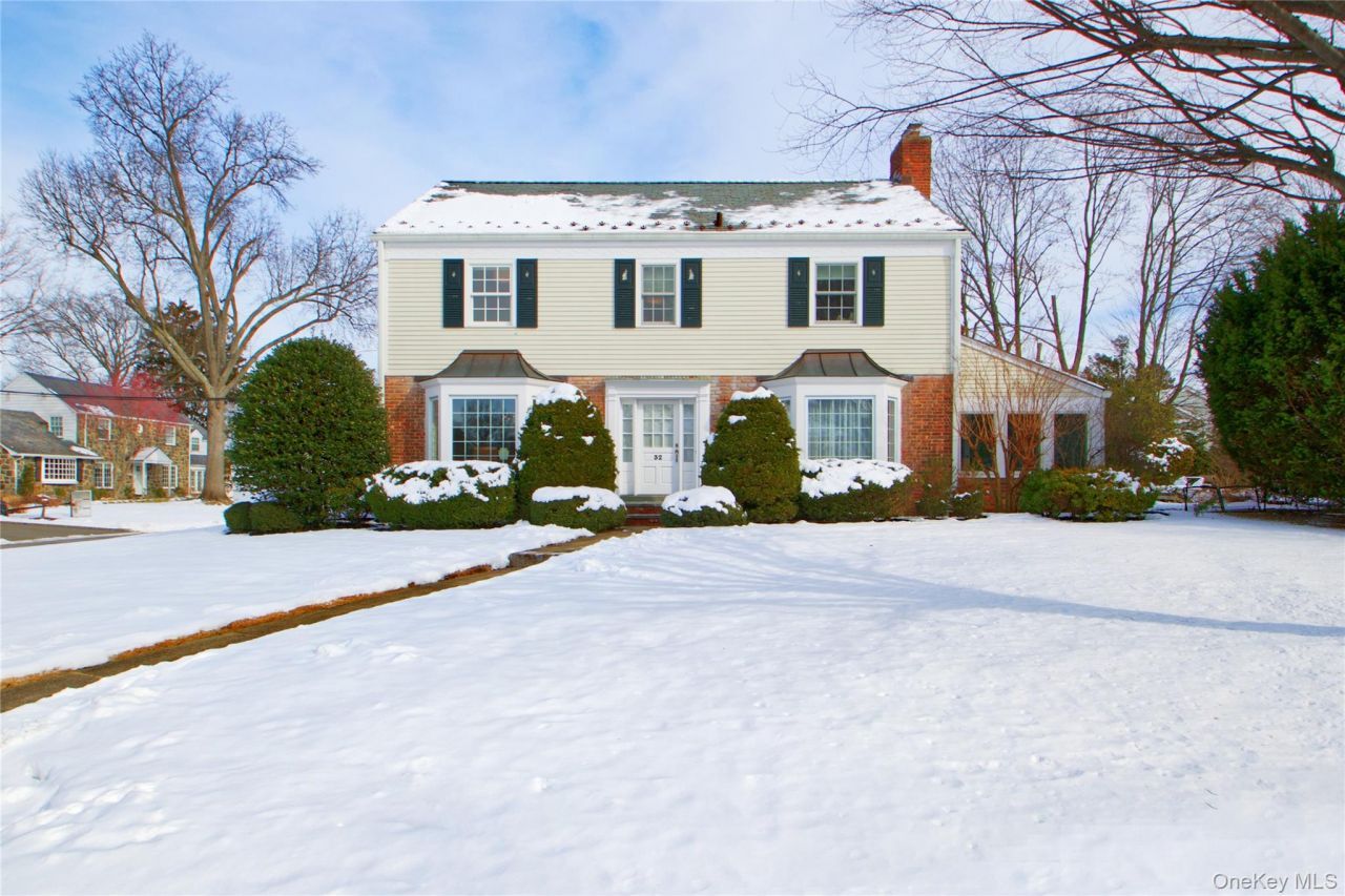 32 Barnard Place, Manhasset, NY 11030 Main Photo