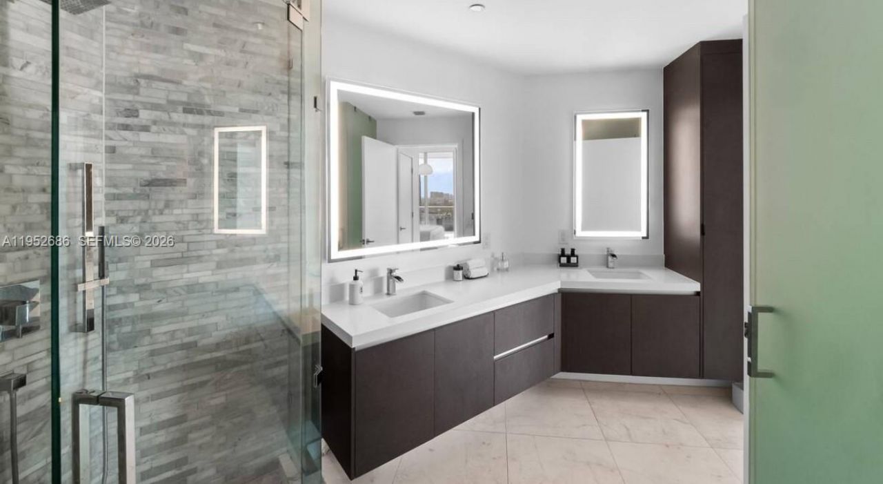 851 NE 1st Ave, Unit 1606, Miami, FL 33132 Photo