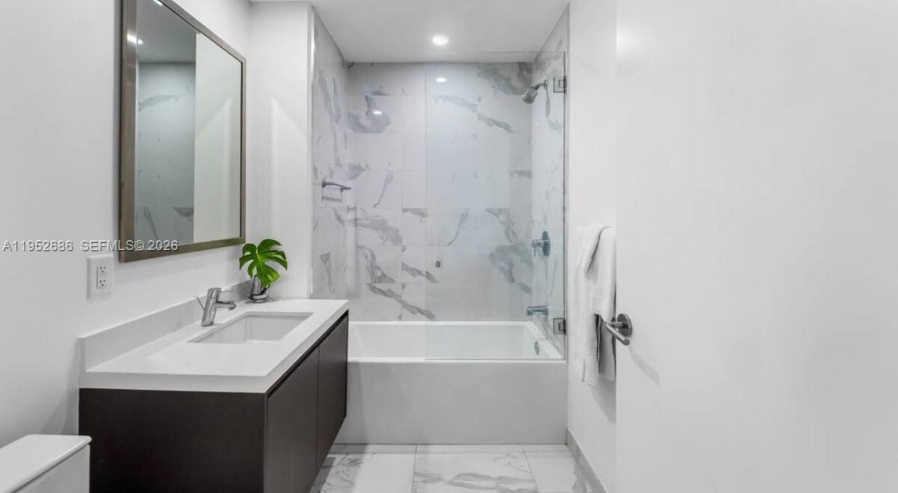 851 NE 1st Ave, Unit 1606, Miami, FL 33132 Photo