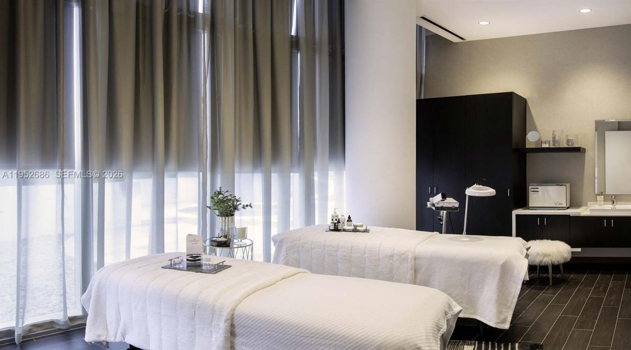 851 NE 1st Ave, Unit 1606, Miami, FL 33132 Photo