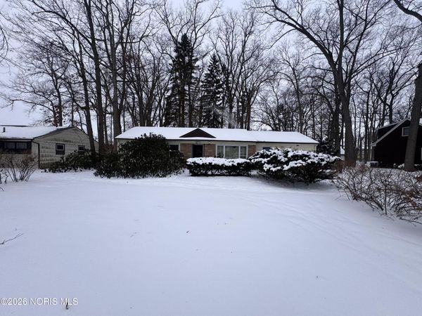 5045 Fairgreen Drive, Toledo, OH 43613