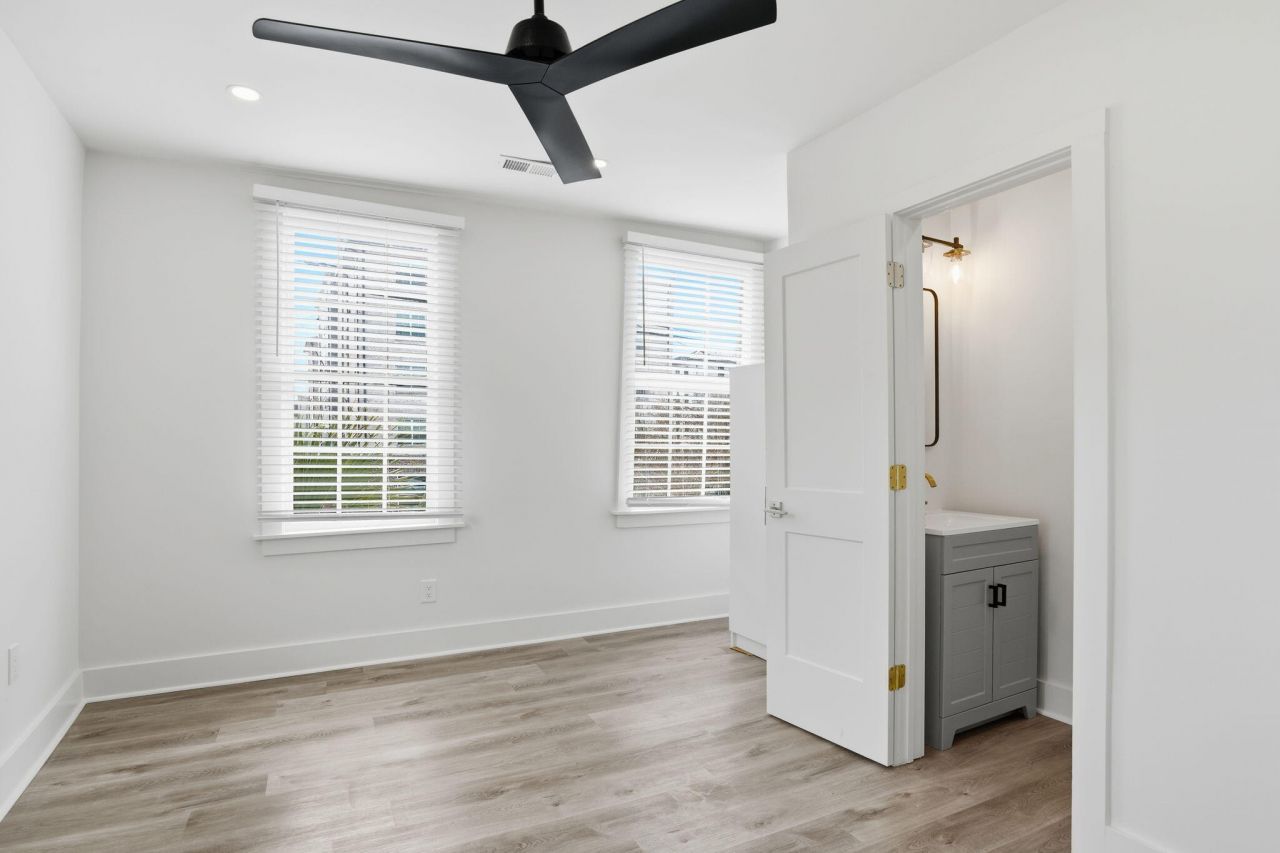 68 Lee Street Photo 11