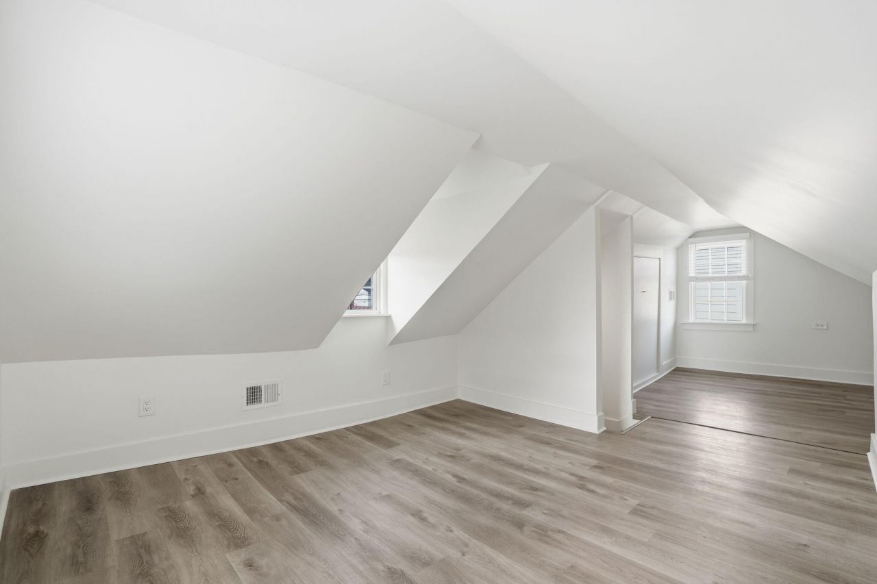 68 Lee Street Photo 17