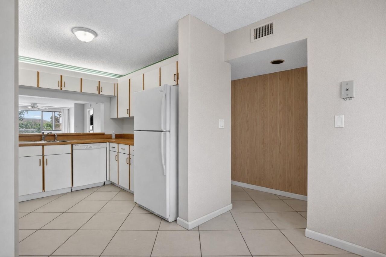 10837 W Clairmont Circle, Unit 208, Tamarac, FL 33321 Photo