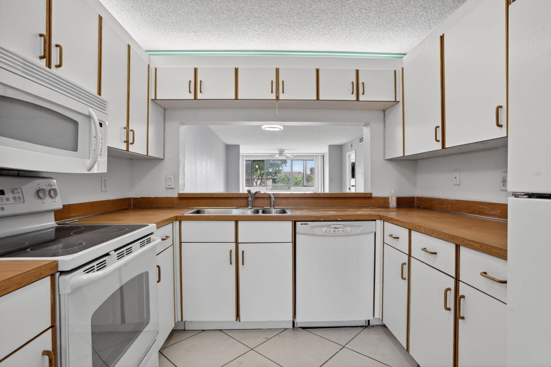10837 W Clairmont Circle, Unit 208, Tamarac, FL 33321 Photo