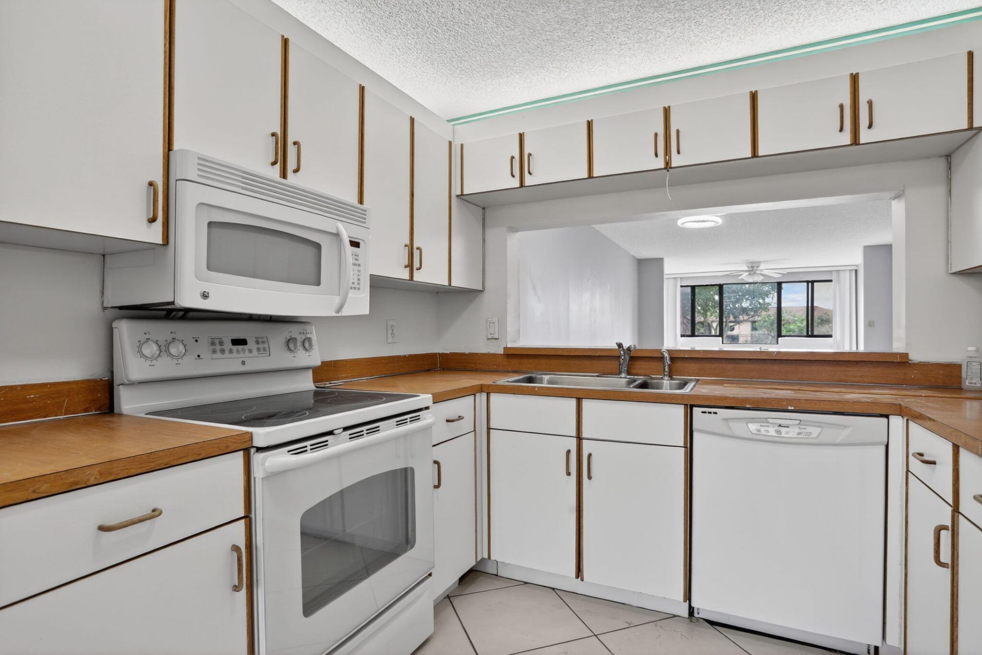 10837 W Clairmont Circle, Unit 208, Tamarac, FL 33321 Photo