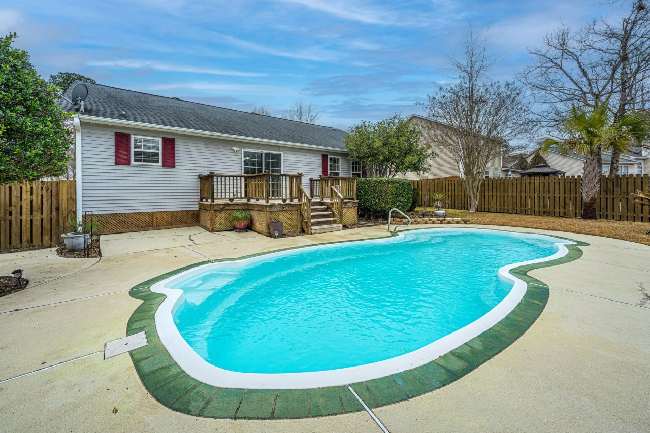 243 Okehampton Drive Photo 33