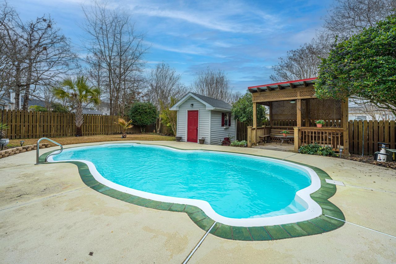 243 Okehampton Drive Photo 34