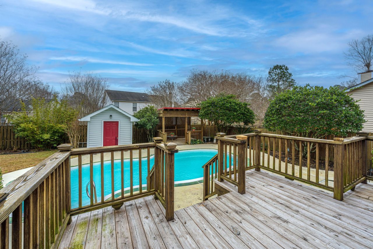 243 Okehampton Drive Photo 35