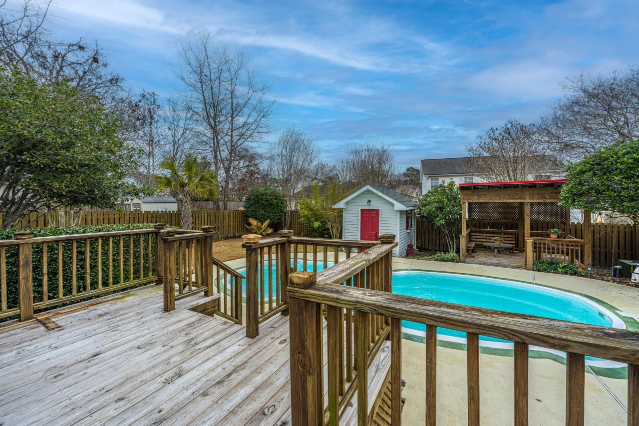 243 Okehampton Drive Photo 36