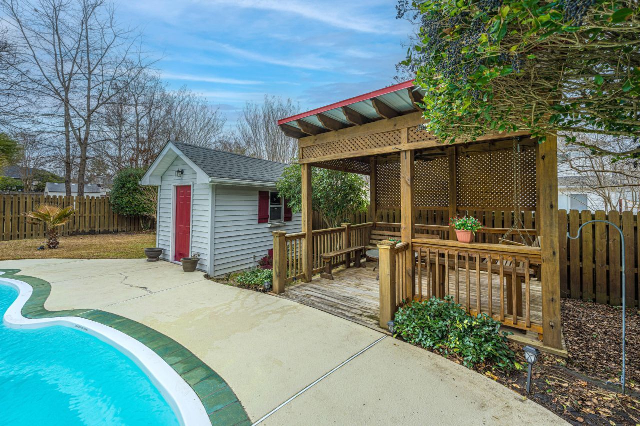 243 Okehampton Drive Photo 37