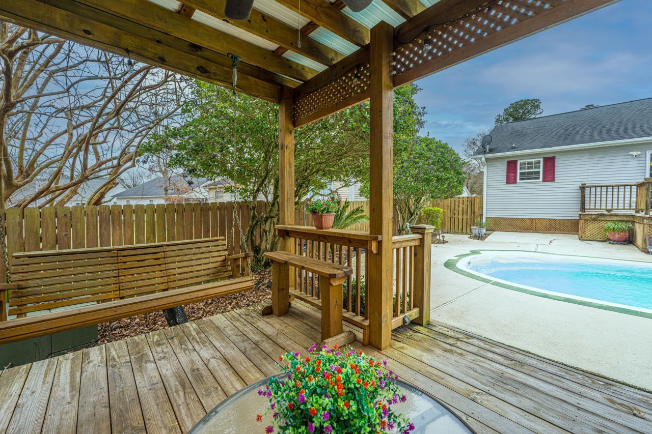 243 Okehampton Drive Photo 38