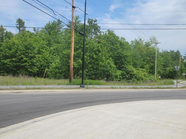 15 Manchester Road, Standish, ME 04085