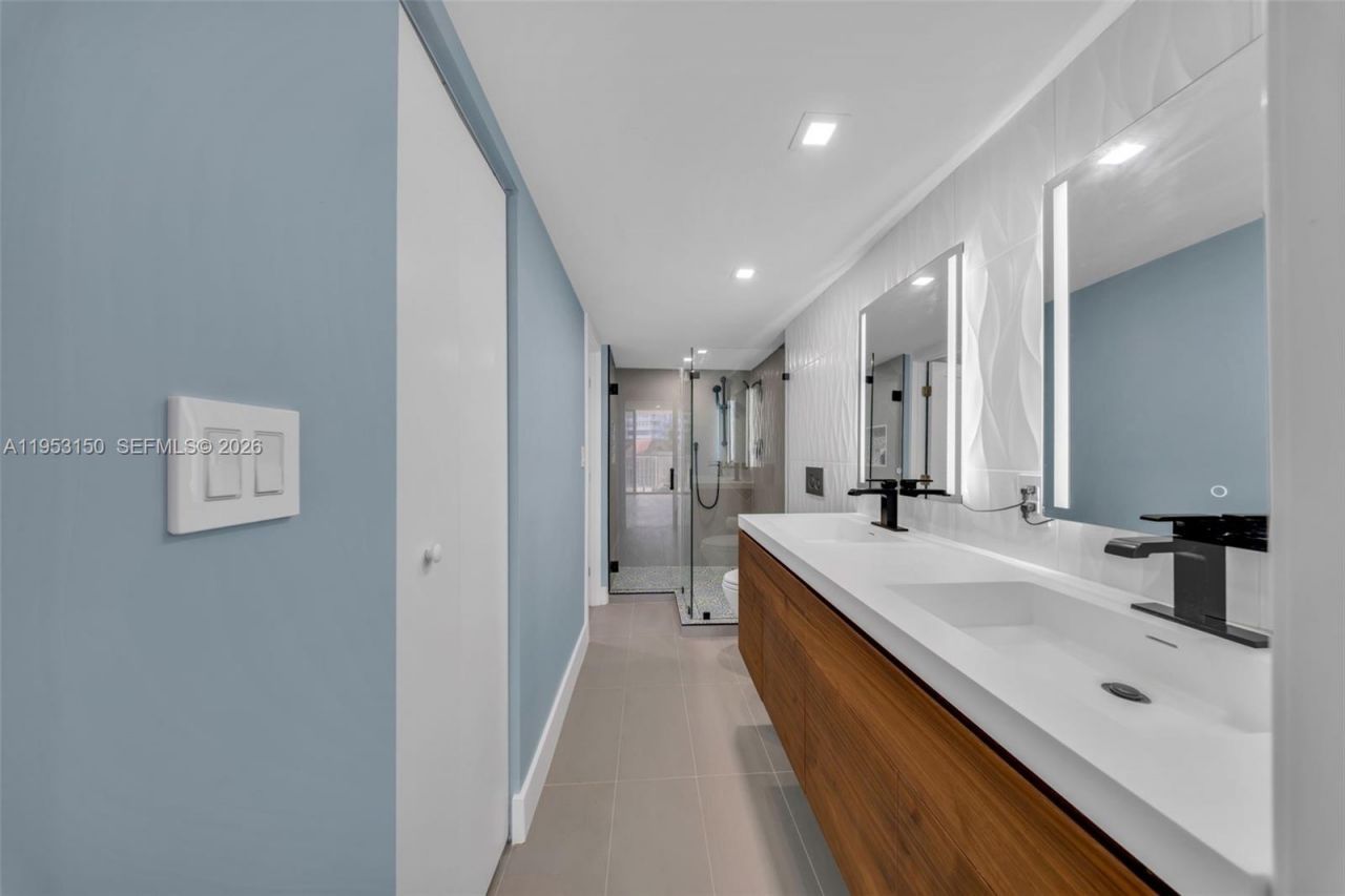 1200 NE Miami Gardens Dr, Unit 219W, Miami, FL 33179 Photo