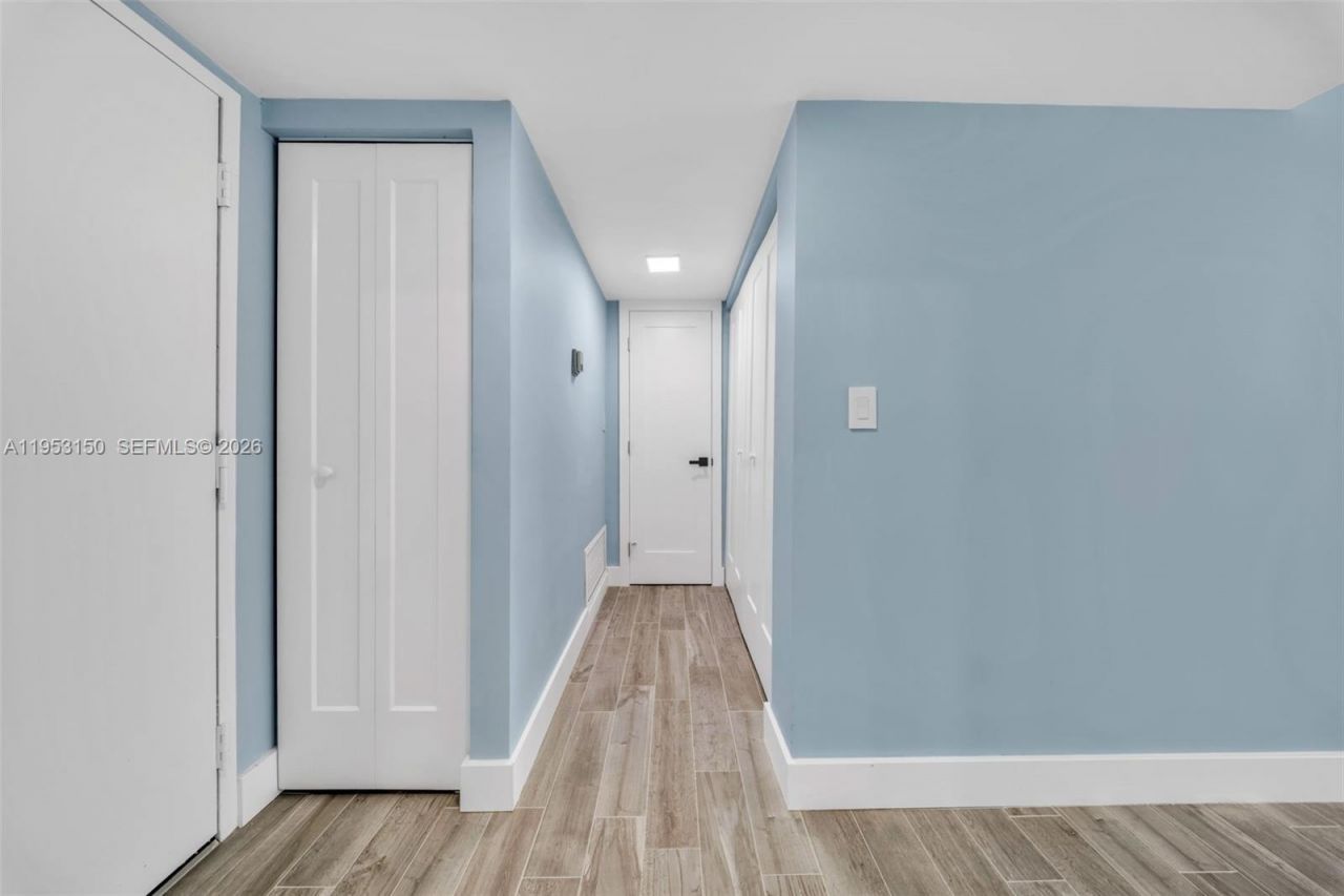 1200 NE Miami Gardens Dr, Unit 219W, Miami, FL 33179 Photo