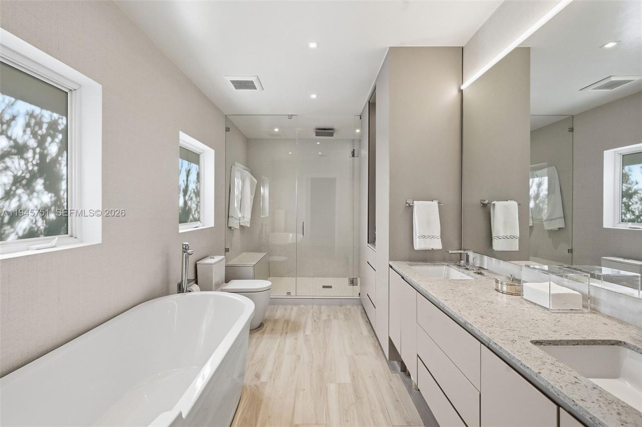 1220 W 21st St, Miami Beach, FL 33140 Photo